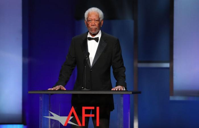 Morgan Freeman, 87 ans, fait tourner les têtes alors qu’il sort à Los Angeles pour un dîner incognito