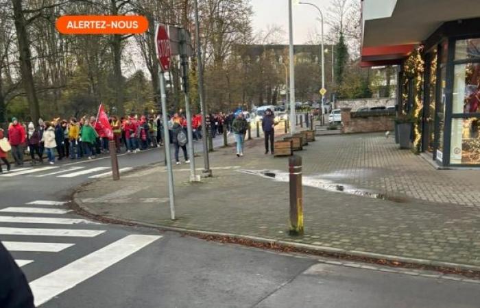 un « cortège funèbre pour enterrer l’enseignement qualifiant » organisé à Nivelles