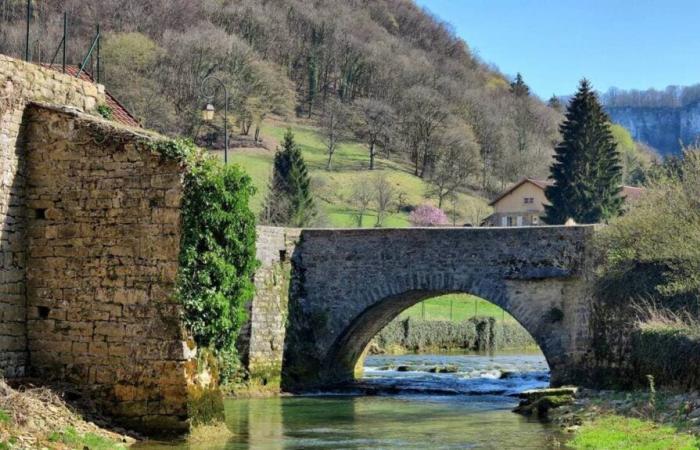 Ces deux « Plus beaux villages de France » sont situés à proximité des stations de ski du Jura