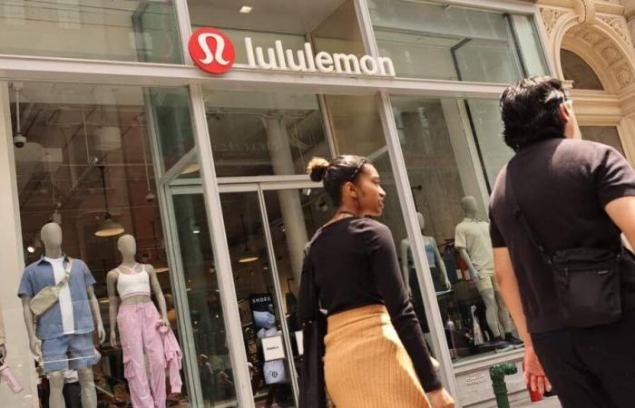 un couple vole plus d’un million de dollars d’objets à Lululemon