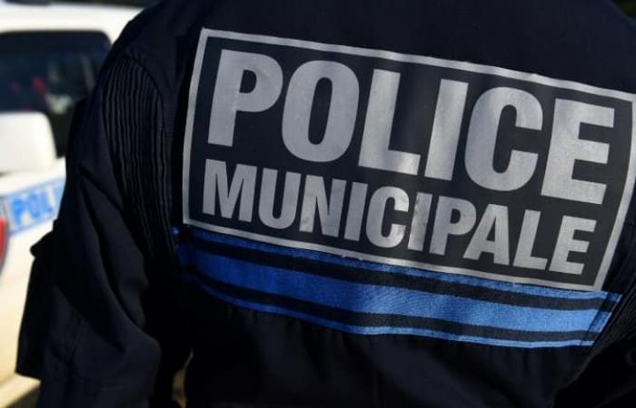 un homme menaçant armé d’un couteau tué par un policier