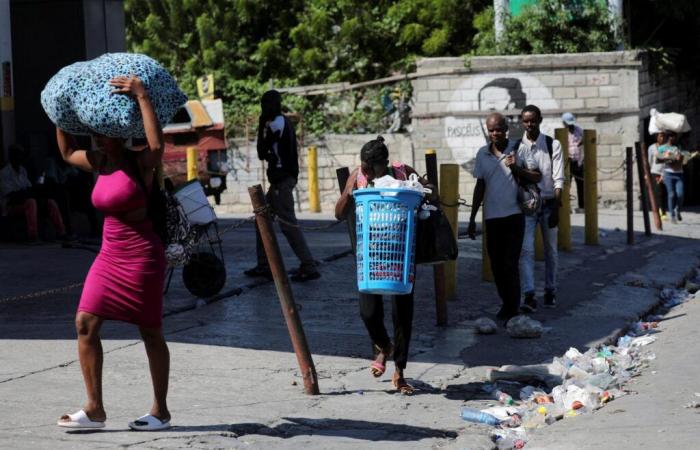 En Haïti, les violences des gangs ont entraîné le déplacement de plus de 40 000 personnes en dix jours à Port-au-Prince, selon l’ONU