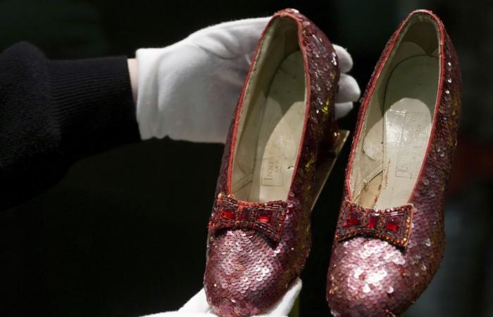 Les chaussures rouges du Magicien d’Oz mises aux enchères