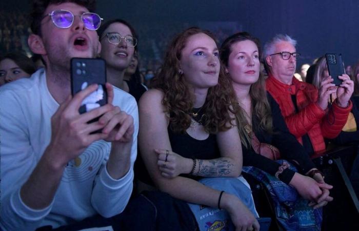 DANS LES PHOTOS. La nouvelle star québécoise Charlotte Cardin enchante le public du Zénith de Caen