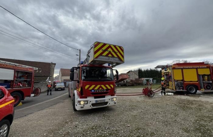 l’annexe carbonisée, les pompiers sauvent la maison