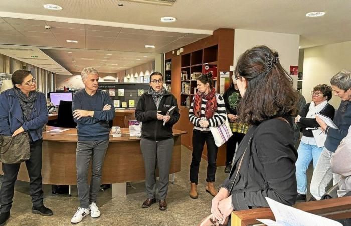 A Quimper, ils découvrent les métiers du livre à travers une visite guidée de la médiathèque