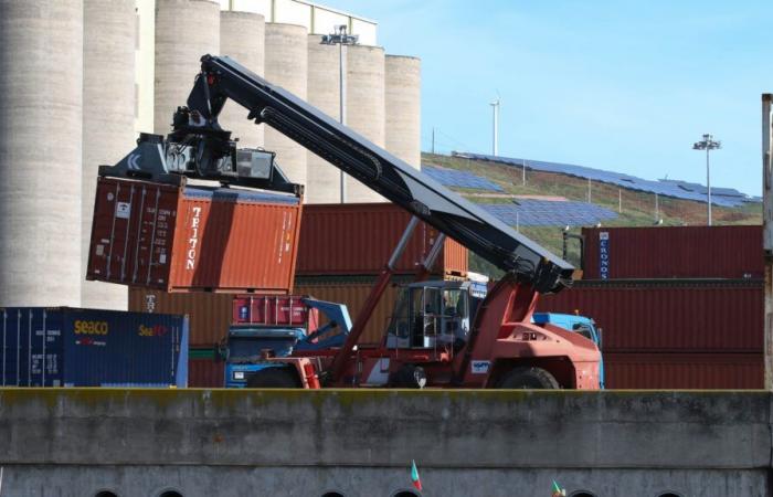 La circulation des marchandises dans les ports de la Région a enregistré une légère augmentation entre janvier et septembre 2024