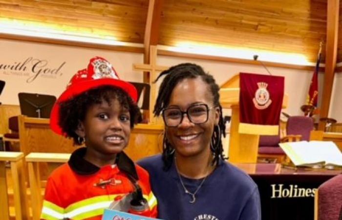 Un pompier de Pennsylvanie inspire les jeunes filles avec un nouveau livre pour enfants