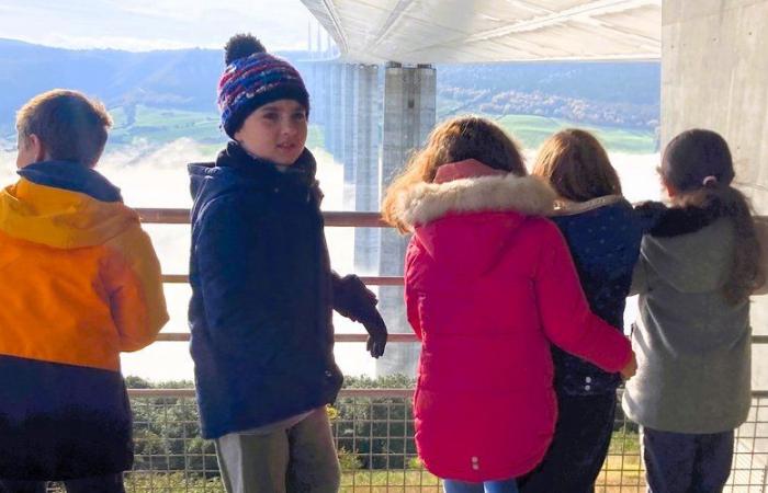 A l’occasion des 20 ans, près de 1 000 étudiants du Sud Aveyron visitent le viaduc de Millau