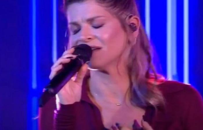 Alessandra Amoroso qui est la plus belle chanteuse/duo, l’écriture et ce voyage inoubliable