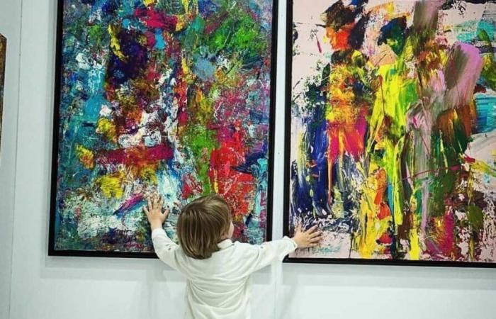 Un enfant de 2 ans crée des œuvres d’art vendues 6 500 euros pièce