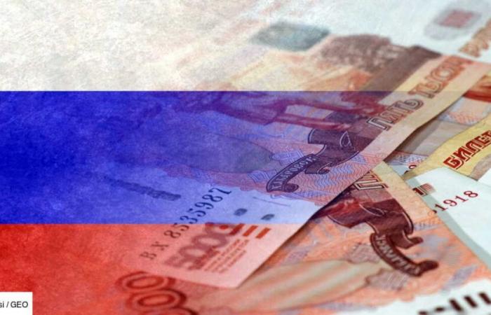 Empêtrée dans de nouvelles sanctions, la Russie voit son précieux rouble s’effondrer