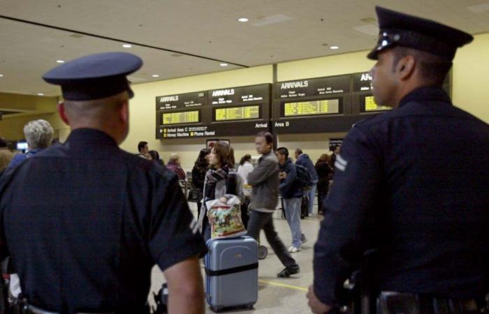 Un voyageur arrêté avec un pyjama imbibé de drogue