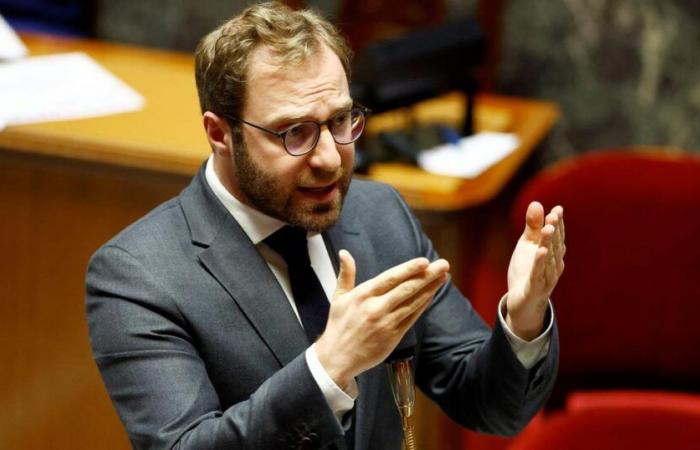 Antoine Armand se dit prêt à faire des « concessions » pour éviter une « tempête » financière pour la France