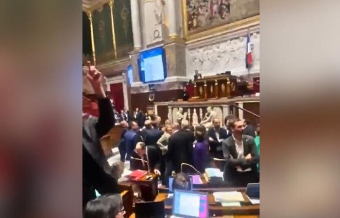 un député MoDem s’en prend presque physiquement à un collègue rebelle