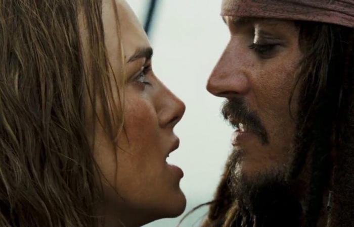 Johnny Depp parle d’une scène de baiser gênante avec Keira Knightley en raison de leur énorme différence d’âge