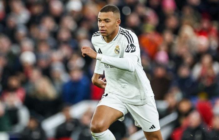 Kylian Mbappé débarque à Madrid sur blessure !