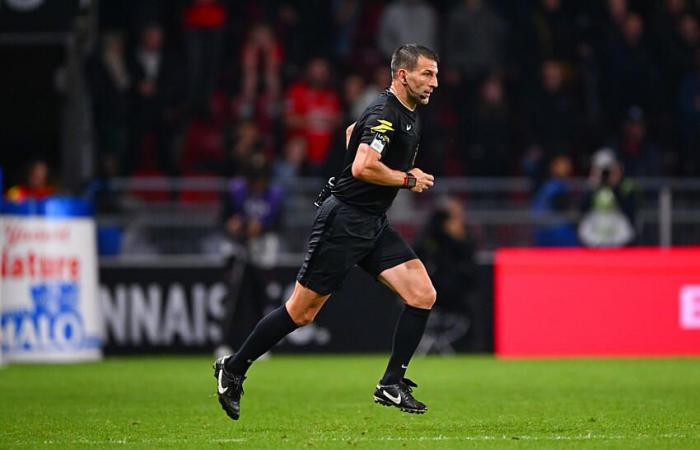 Arbitre Stinat du match, ses principales statistiques