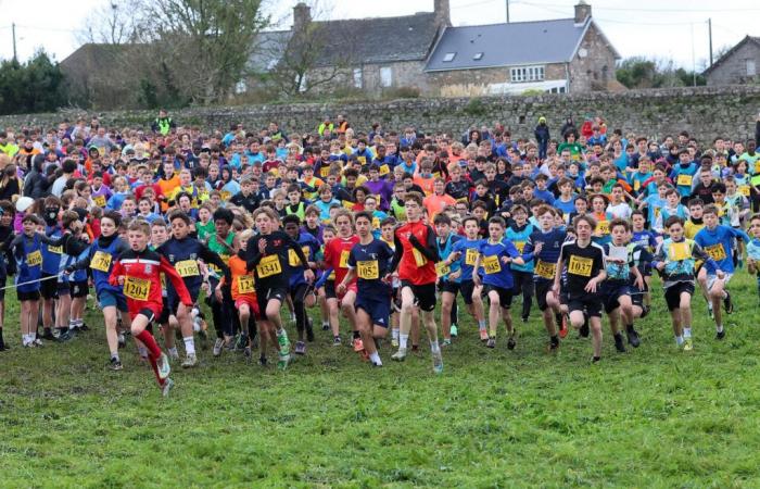 EN IMAGES. 2 350 scolaires au cross départemental UNSS autour du Château de Flamanville