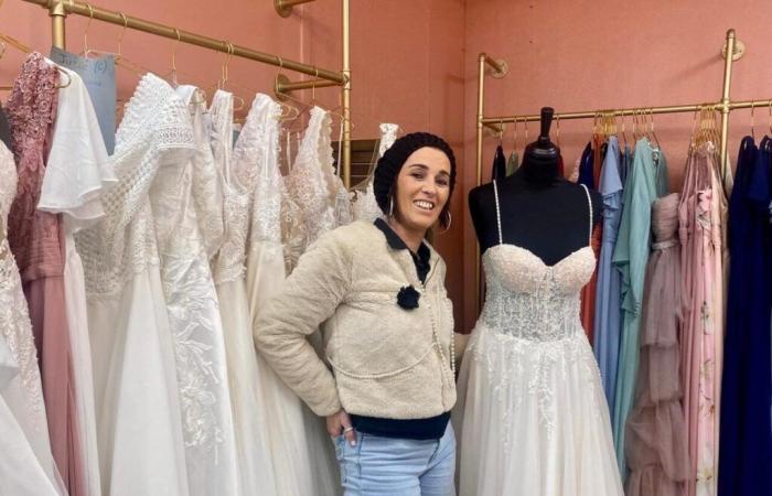 elle organise un défilé de robes de mariée