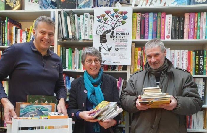 En Mayenne, 64 livres donnés à la librairie du Marais pour le Secours populaire