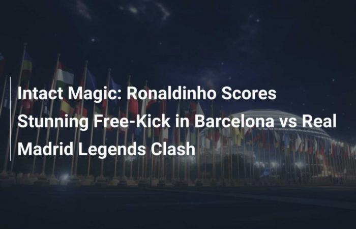 Ronaldinho marque un superbe coup franc lors du match entre les légendes de Barcelone et du Real Madrid