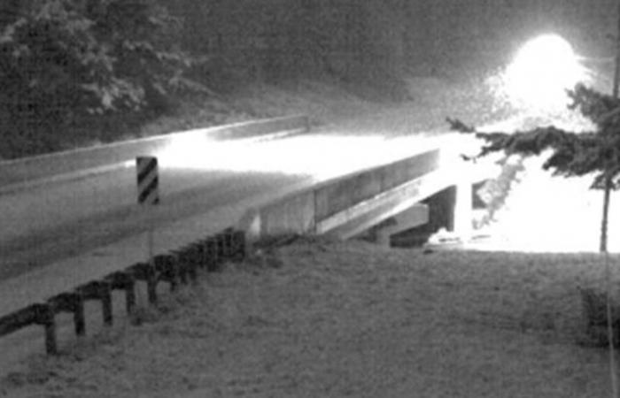 Une tempête hivernale accompagnée de fortes chutes de neige fait des ravages lors des voyages de Thanksgiving