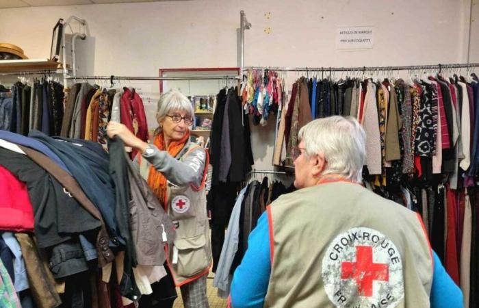 La Croix-Rouge de Vendée obligée de retirer toutes ses caisses de collecte de vêtements