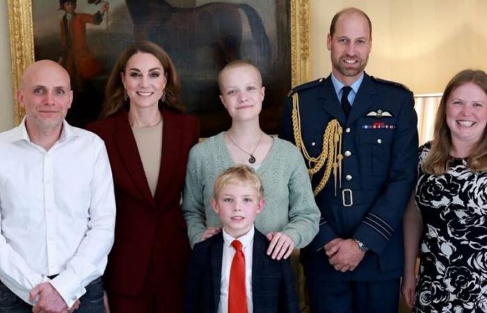 Kate Middleton et le prince William rendent un hommage émouvant à la « courageuse et humble » Liz Hatton, décédée à l’âge de 17 ans des suites d’un cancer.