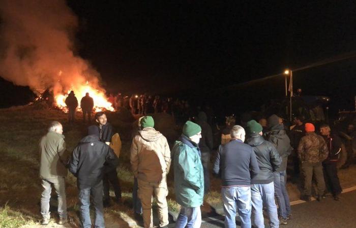 rond-point enflammé, barrages filtrants… « si rien ne change, une mobilisation régionale est prévue le 12 décembre »