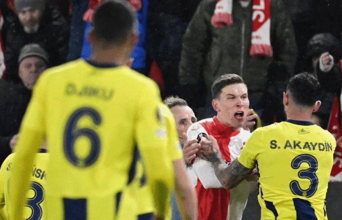 Rapport de match | Stegemann distribue onze cartons jaunes : Fener gagne joyeusement à Prague | Slavia Prague – Fenerbahçe SK 1:2 | 5ème journée