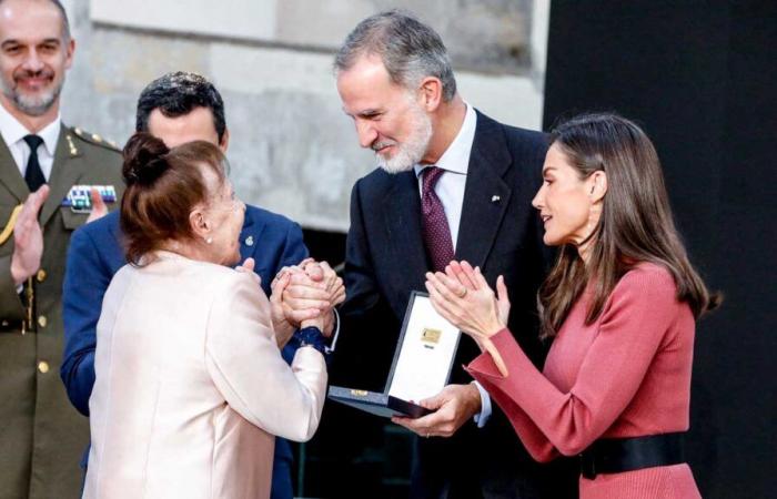 Le roi Felipe et la reine Letizia remettent des médailles d’or pour le mérite des beaux-arts à 37 personnalités