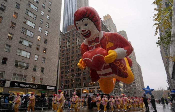 Ballons, temps pluvieux et 21 manifestants arrêtés