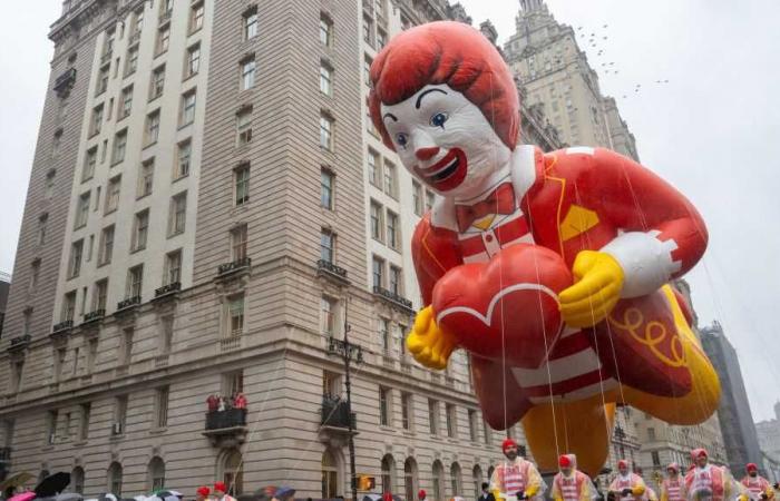 Au moins 21 personnes arrêtées après qu’une manifestation ait perturbé le défilé de Thanksgiving à New York