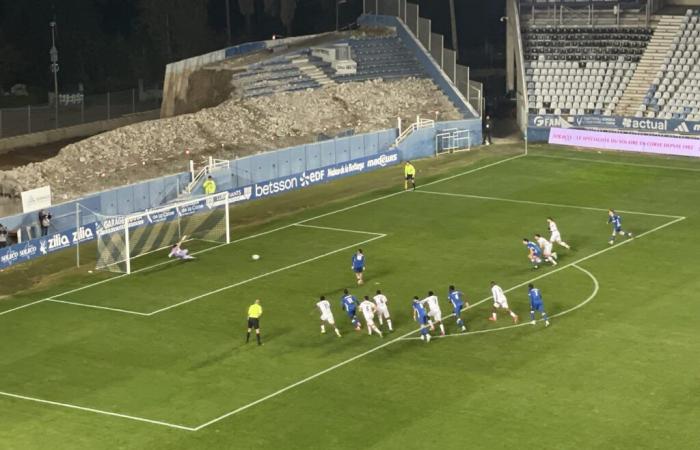 Un doublé de Boutrah qualifie le Sporting… dans la douleur