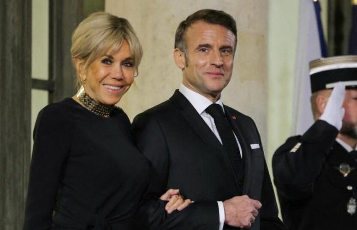 Dans une robe noire fendue, Brigitte Macron accueille le couple présidentiel du Nigeria à l’Élysée