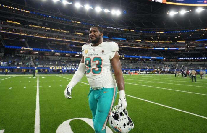 Calais Campbell lance une attaque fulgurante contre la défense des Dolphins et expose des plaqués manqués critiques après une défaite écrasante contre les Packers.