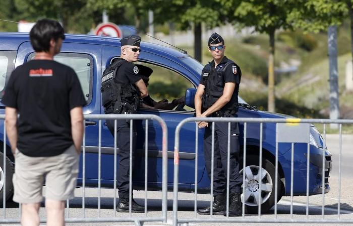 le suspect du meurtre d’un policier a été traduit en justice