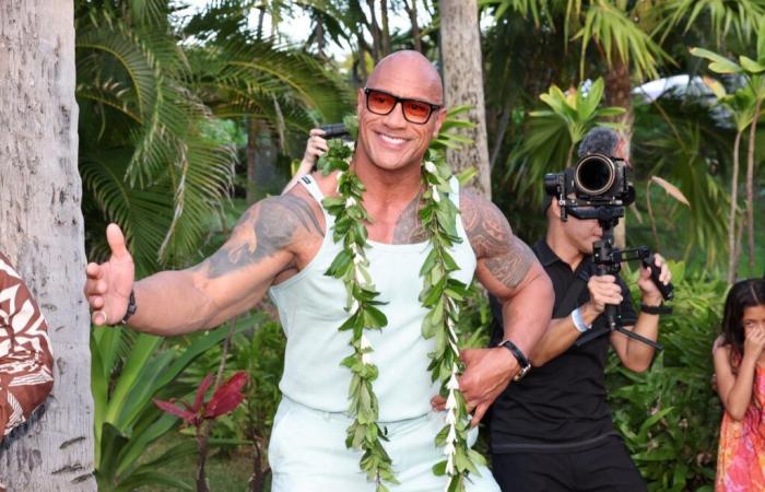 Dwayne Johnson et sa mère dansent à la première de “Moana 2”