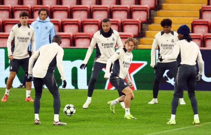 Modric stupéfait alors que Mbappé réalise un retour miraculeux, propulsant le Real Madrid dans un affrontement urgent.