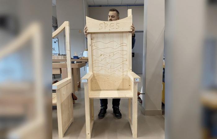 “Travailler pour le siège du Saint-Père est vraiment unique”, réalisent le fauteuil du Pape pour sa visite en Corse