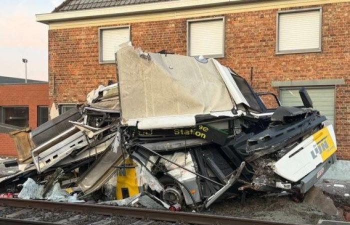 le train heurte le bus prévu et le froid provoque également des retards