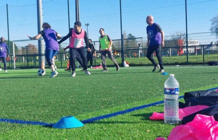 Insolite en Dordogne. « Du stade à l’emploi », ou quand les recruteurs et demandeurs d’emploi chaussent les crampons