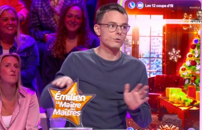 pourquoi Emilien s’est-il déshabillé sur le plateau devant la caméra ?