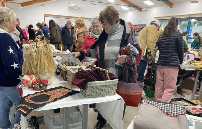 Succès inattendu de la brocante des couturières