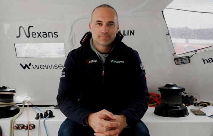 en plein Vendée Globe au milieu de l’Atlantique, le skipper Fabrice Amedeo commande des burgers