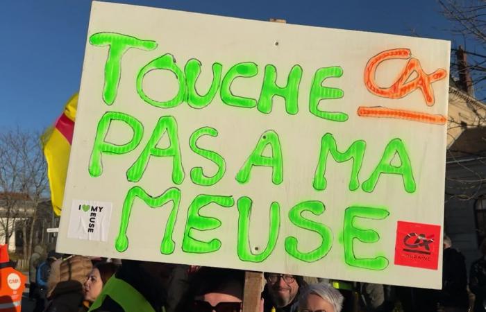 Manifestation contre la fermeture du siège du Crédit Agricole dans la Meuse, “la direction doit revenir sur sa décision”