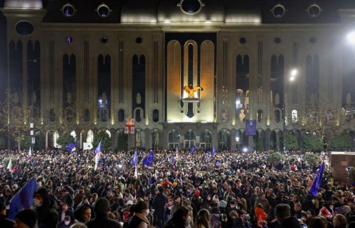 des milliers de manifestants pro-UE se rassemblent à nouveau à Tbilissi