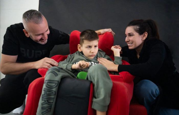 Loire-Atlantique. Ils parlent de leur vie avec Thiago, un enfant de 7 ans polyhandicapé