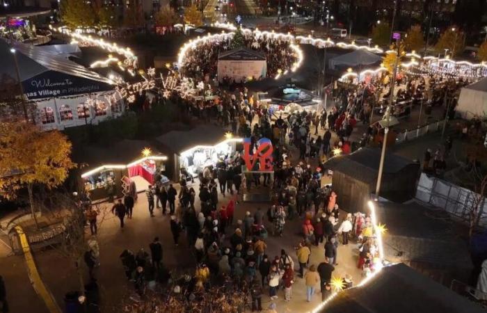 Le village de Noël de Philadelphie attire de grandes foules pendant le week-end de vacances malgré le temps froid